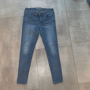 Size 8 American Eagle Jean - light wash - regular length - super stretch
